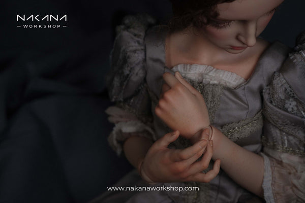 1/3 Female Hands