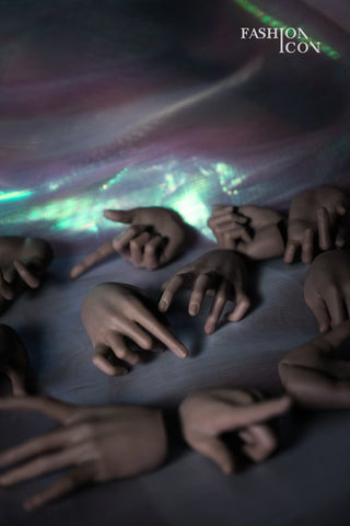 1/4 Female hands for fashion series dolls