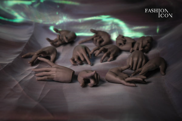 1/4 Female hands for fashion series dolls